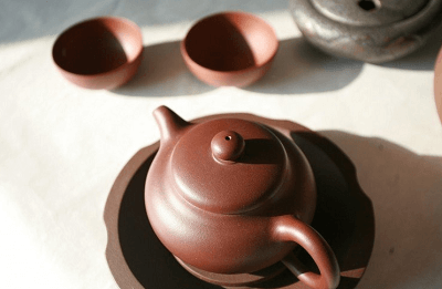 夢(mèng)見(jiàn)為客人泡茶